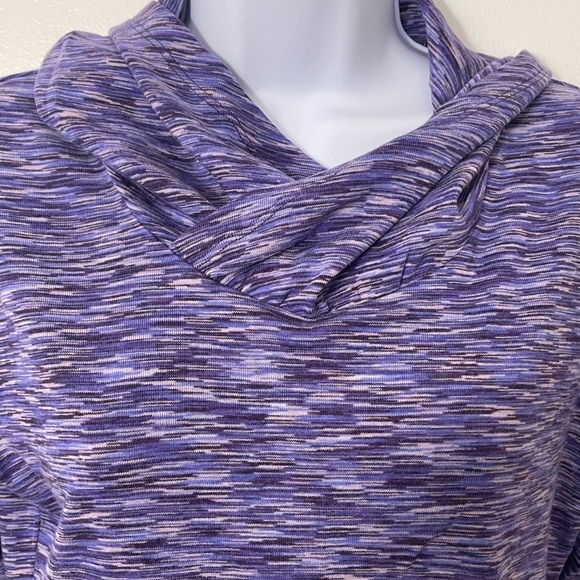Lightweight long sleeve Columbia hoodie. - Picture 3 of 3